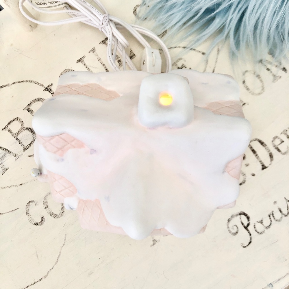 Precious Moments, Lighted Post Office, Vintage 1998, Very Nice Condition - Picture 6 of 11